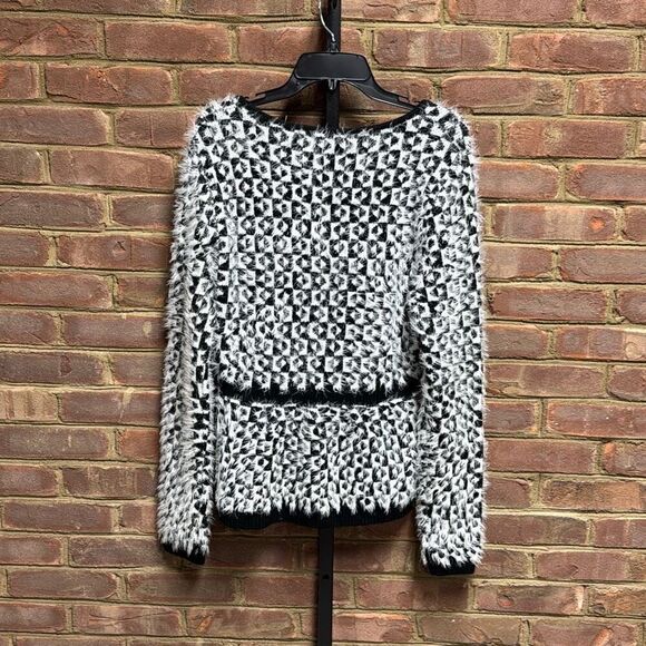 Metric Women’s Black & White Eyelash Sweater Size Large NEW - Picture 4 of 6